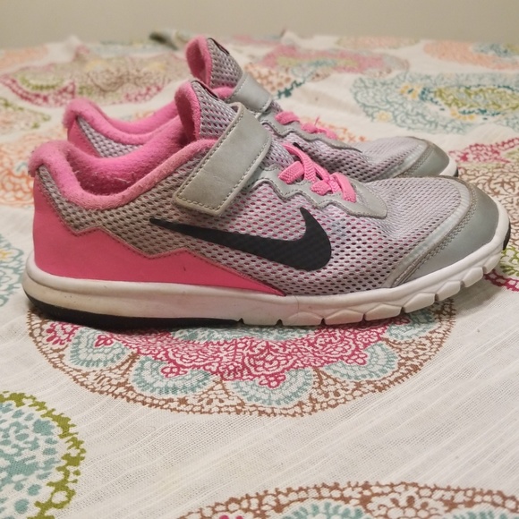 girl nike shoes without laces